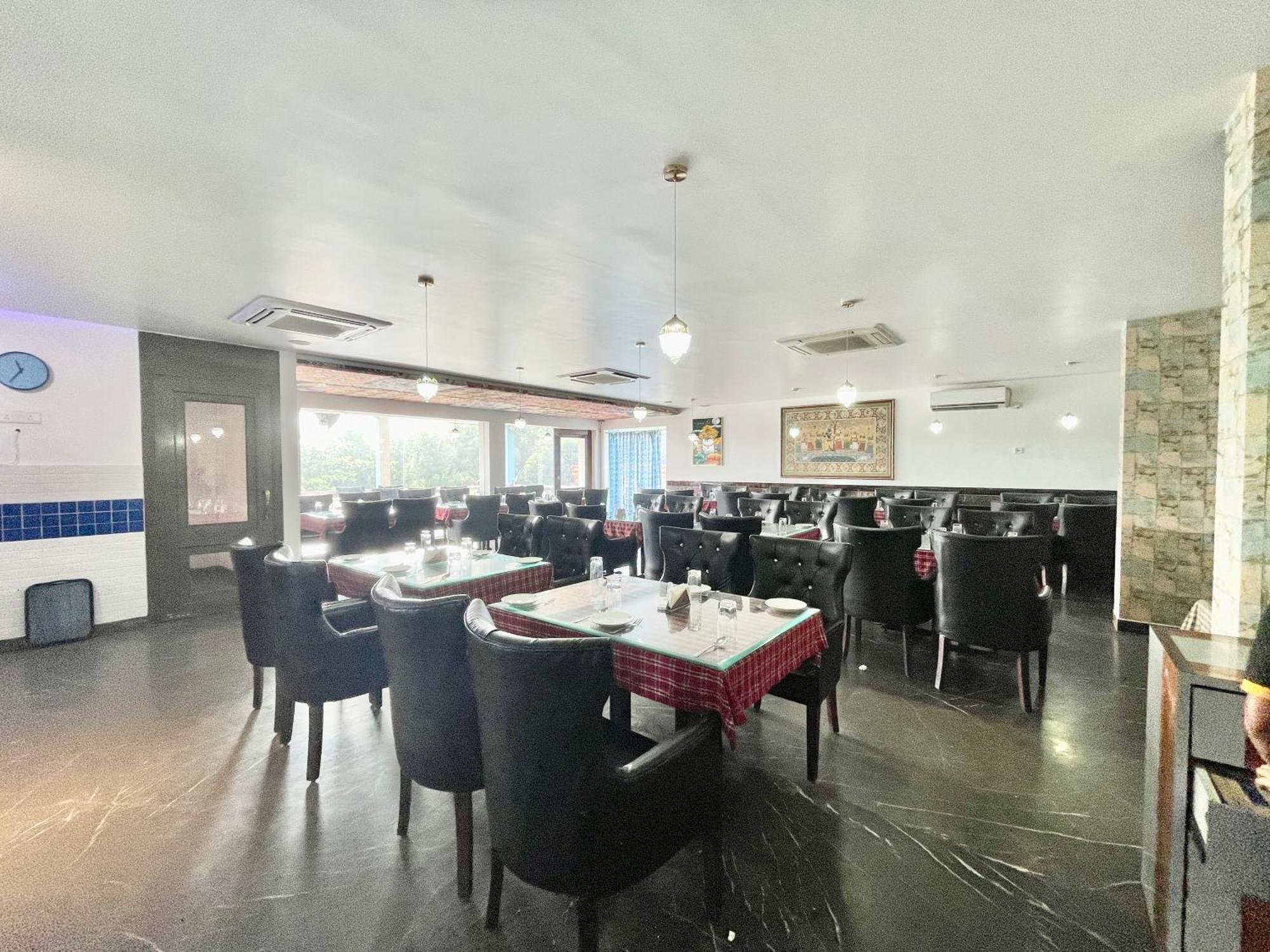 Hotel V-I Near Sea , Puri Private-Park -Gym-Spa Fully-Airconditioned-Hotel Lift-And-Parking-Facilities Breakfast-Included 외부 사진