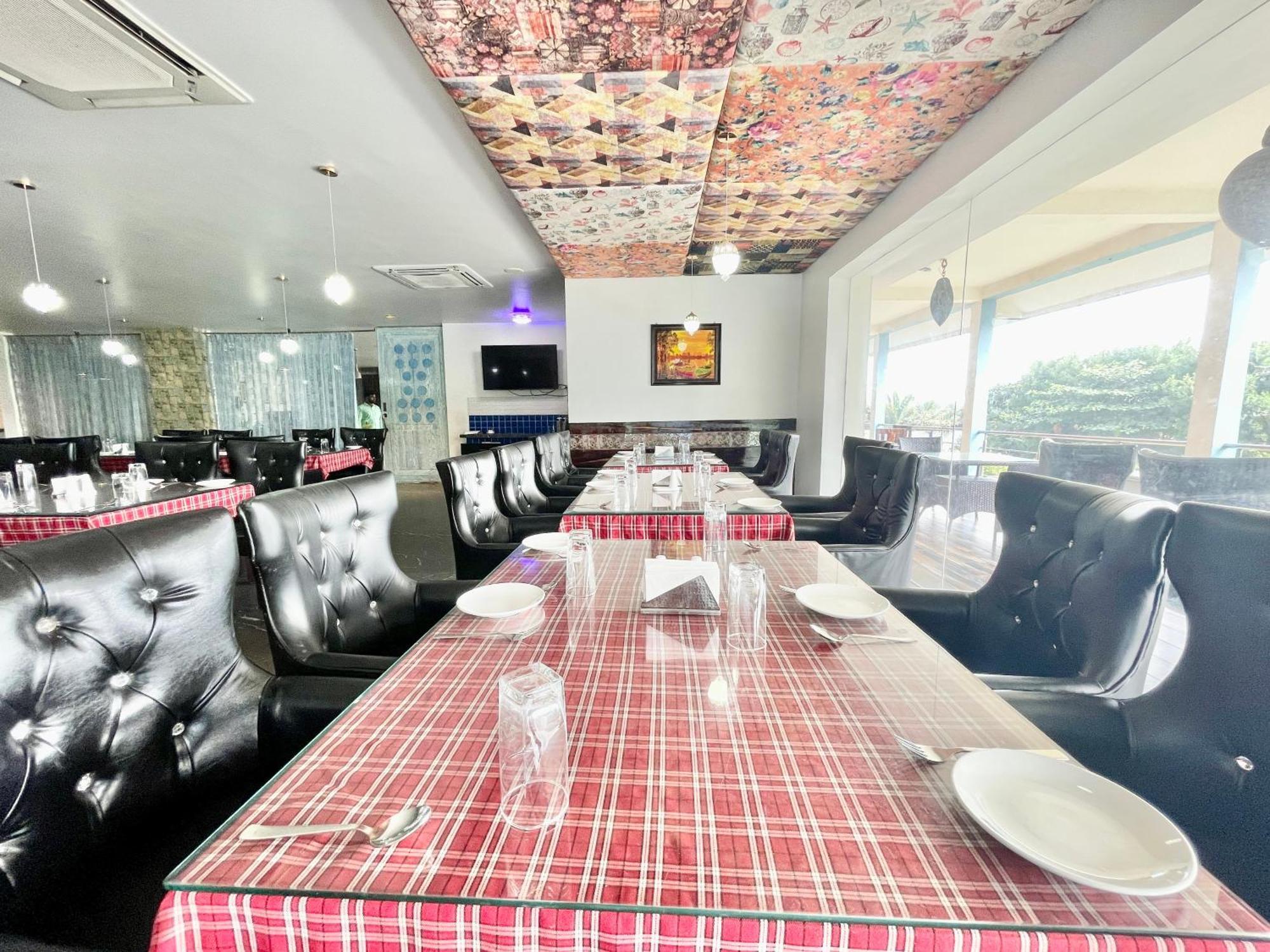 Hotel V-I Near Sea , Puri Private-Park -Gym-Spa Fully-Airconditioned-Hotel Lift-And-Parking-Facilities Breakfast-Included 외부 사진