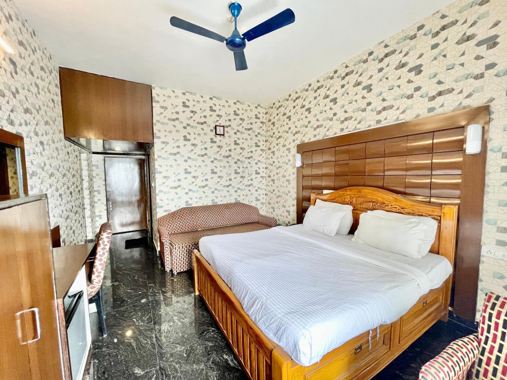 Hotel V-I Near Sea , Puri Private-Park -Gym-Spa Fully-Airconditioned-Hotel Lift-And-Parking-Facilities Breakfast-Included 외부 사진