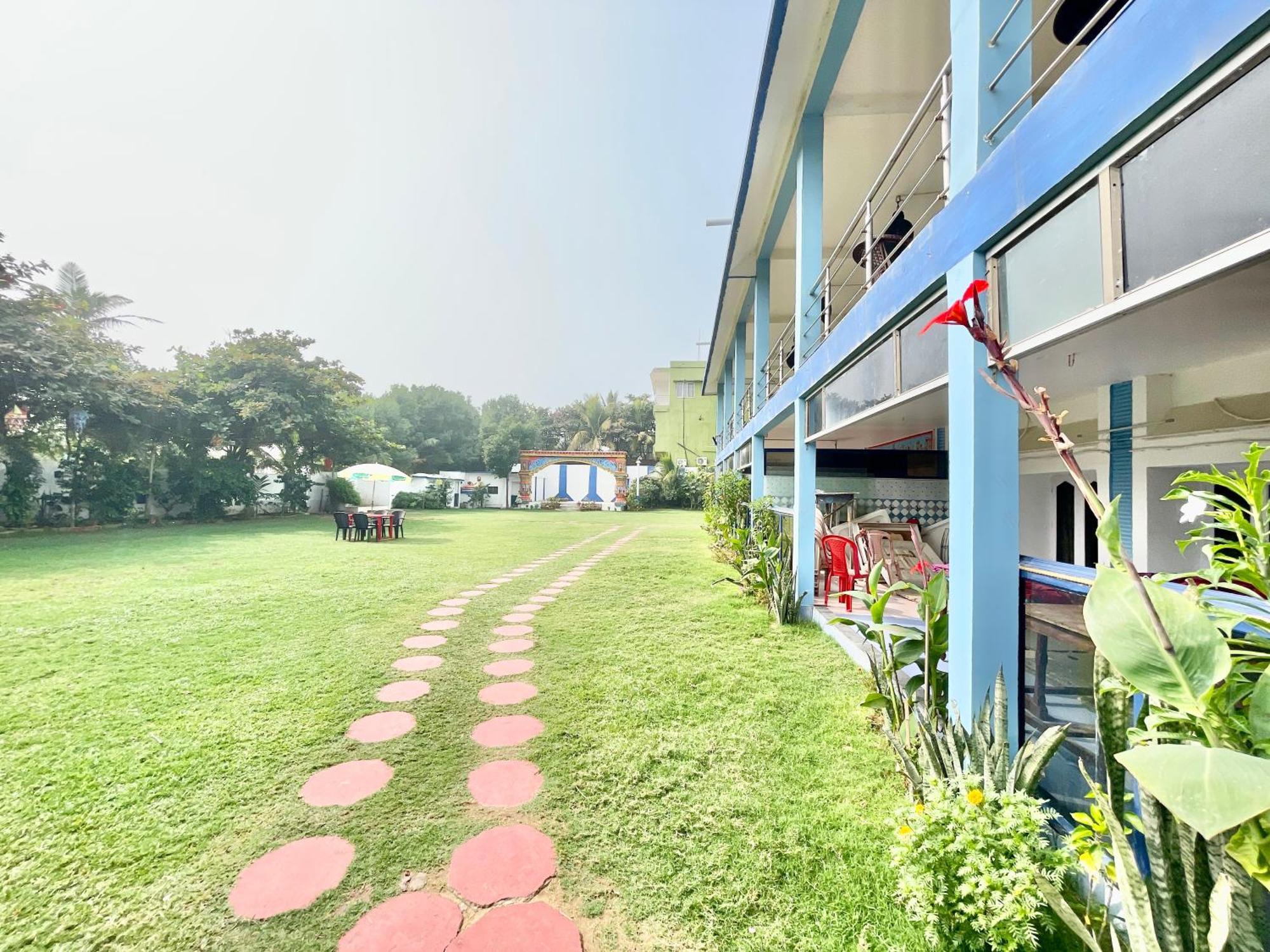 Hotel V-I Near Sea , Puri Private-Park -Gym-Spa Fully-Airconditioned-Hotel Lift-And-Parking-Facilities Breakfast-Included 외부 사진