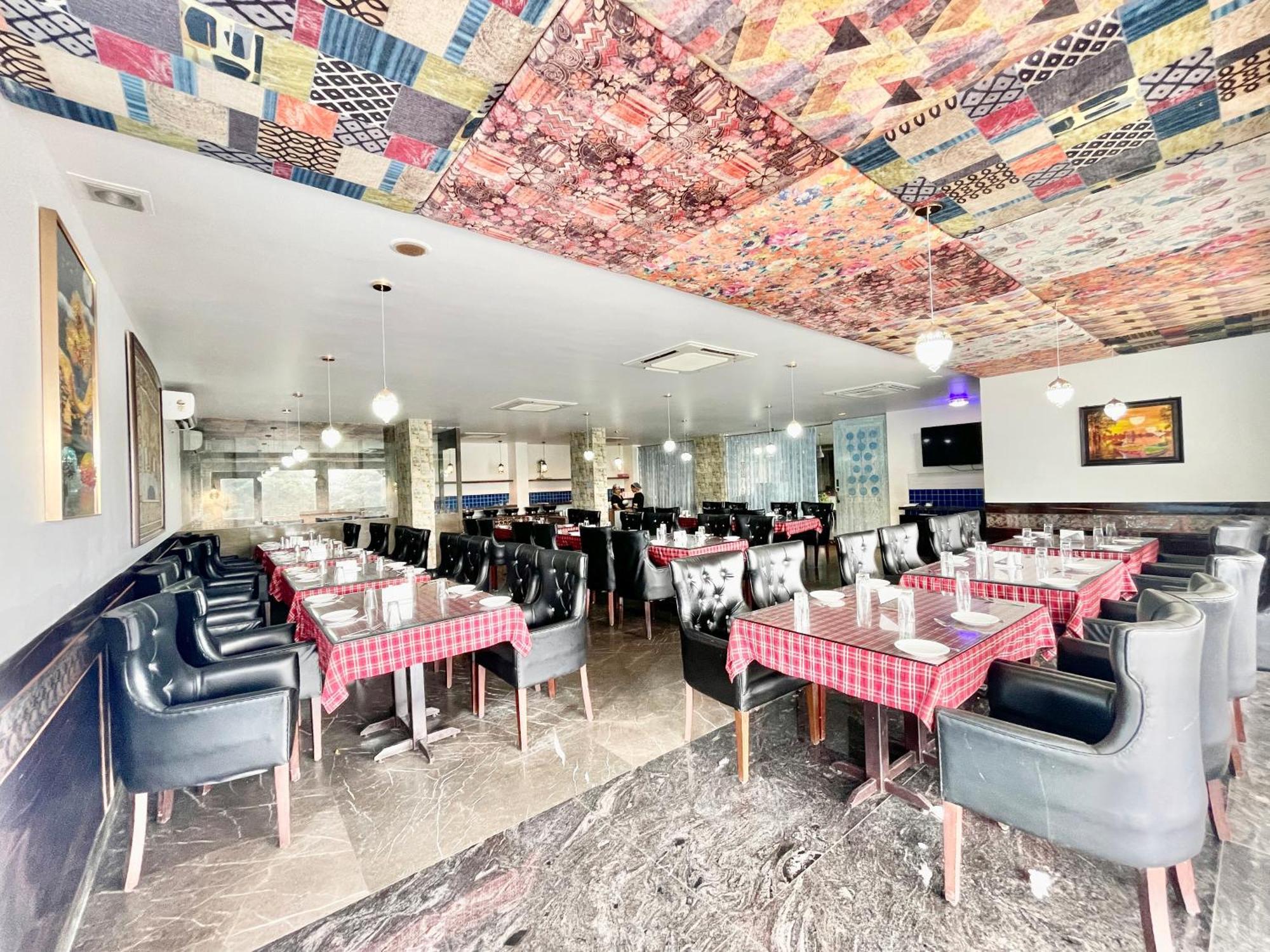 Hotel V-I Near Sea , Puri Private-Park -Gym-Spa Fully-Airconditioned-Hotel Lift-And-Parking-Facilities Breakfast-Included 외부 사진