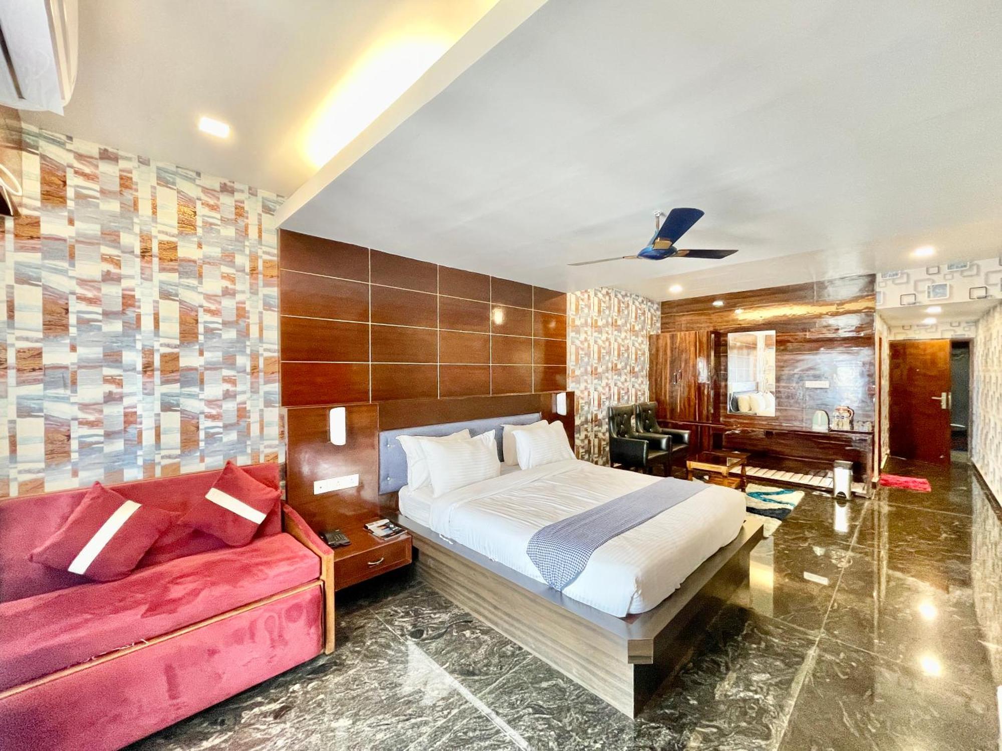 Hotel V-I Near Sea , Puri Private-Park -Gym-Spa Fully-Airconditioned-Hotel Lift-And-Parking-Facilities Breakfast-Included 외부 사진