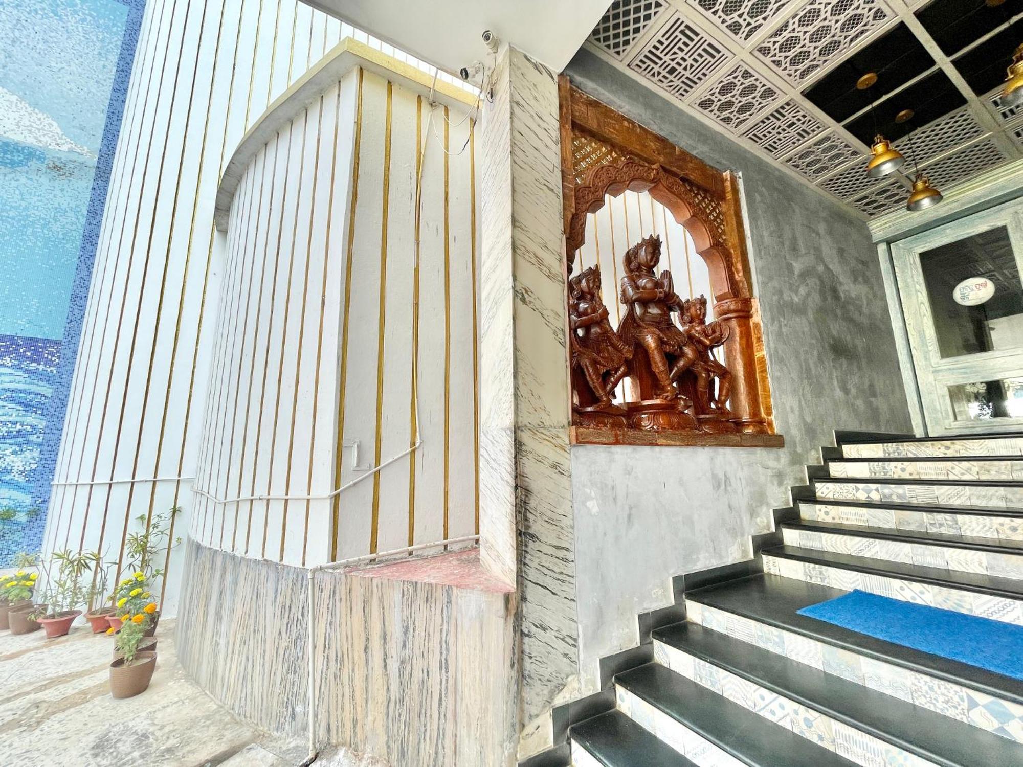 Hotel V-I Near Sea , Puri Private-Park -Gym-Spa Fully-Airconditioned-Hotel Lift-And-Parking-Facilities Breakfast-Included 외부 사진
