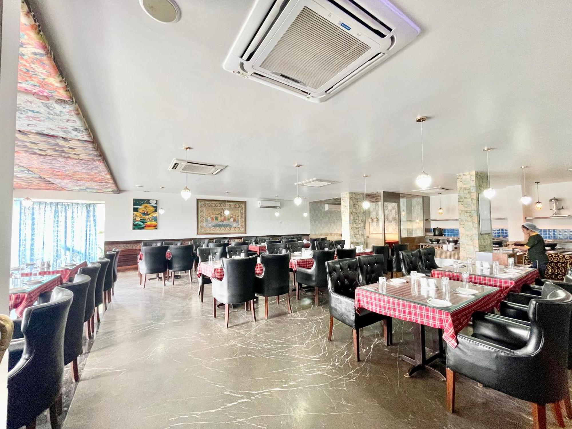 Hotel V-I Near Sea , Puri Private-Park -Gym-Spa Fully-Airconditioned-Hotel Lift-And-Parking-Facilities Breakfast-Included 외부 사진