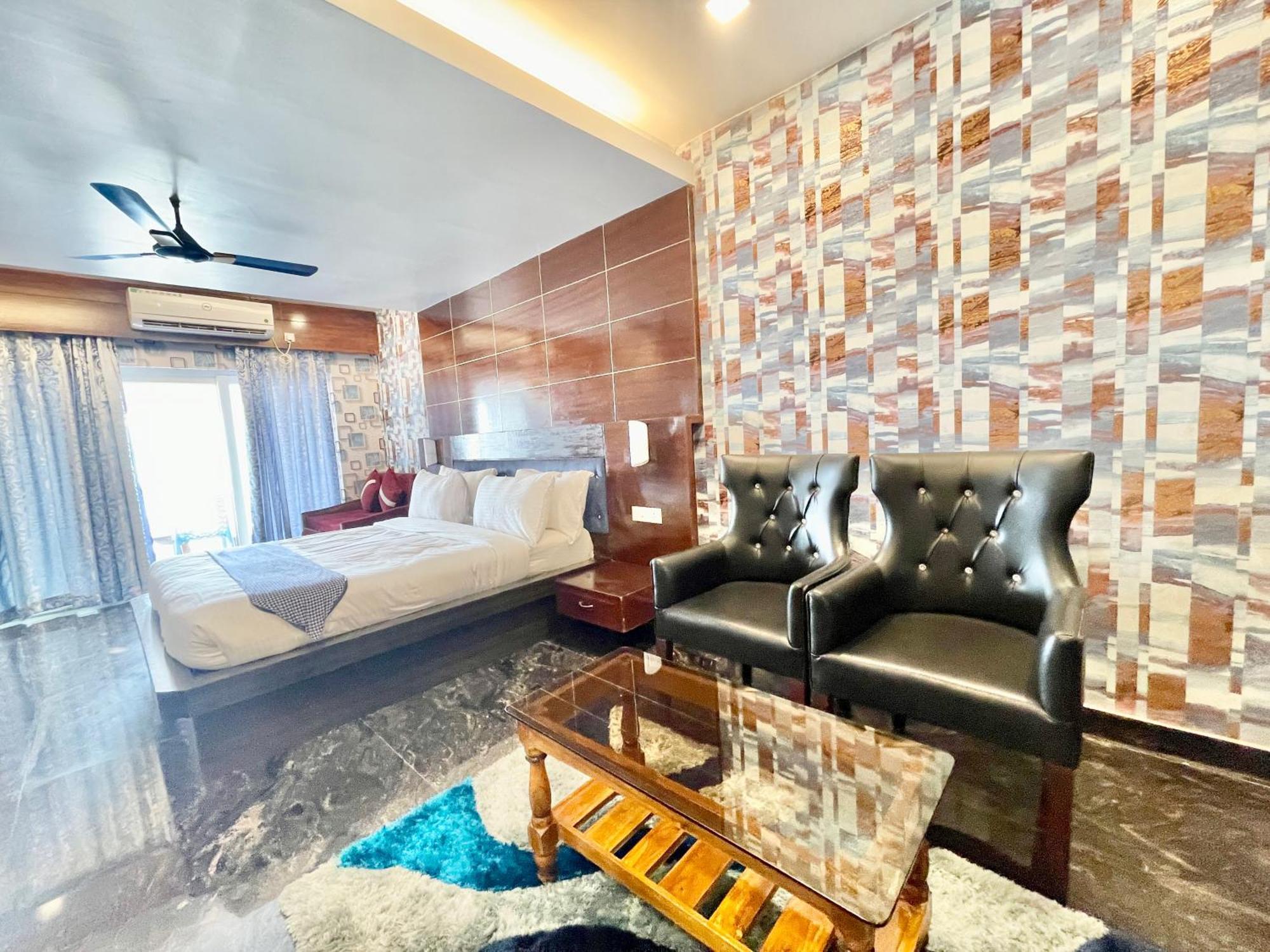 Hotel V-I Near Sea , Puri Private-Park -Gym-Spa Fully-Airconditioned-Hotel Lift-And-Parking-Facilities Breakfast-Included 외부 사진
