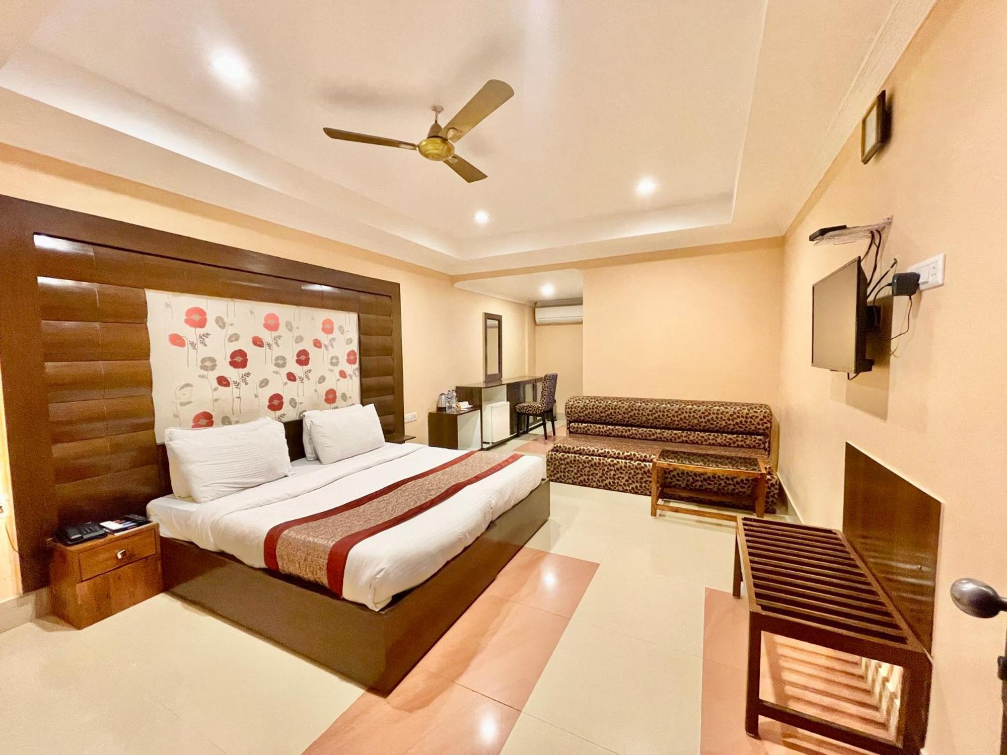 Hotel V-I Near Sea , Puri Private-Park -Gym-Spa Fully-Airconditioned-Hotel Lift-And-Parking-Facilities Breakfast-Included 외부 사진