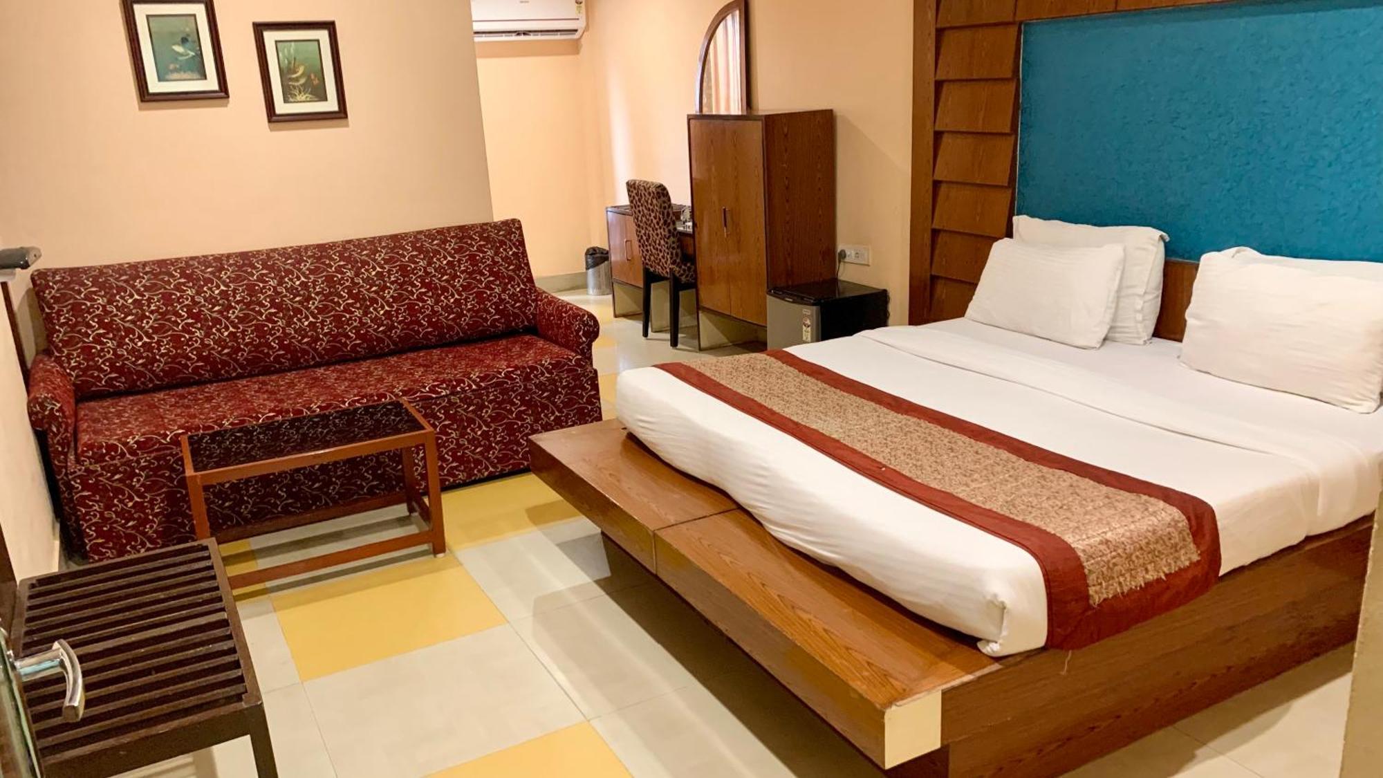 Hotel V-I Near Sea , Puri Private-Park -Gym-Spa Fully-Airconditioned-Hotel Lift-And-Parking-Facilities Breakfast-Included 외부 사진
