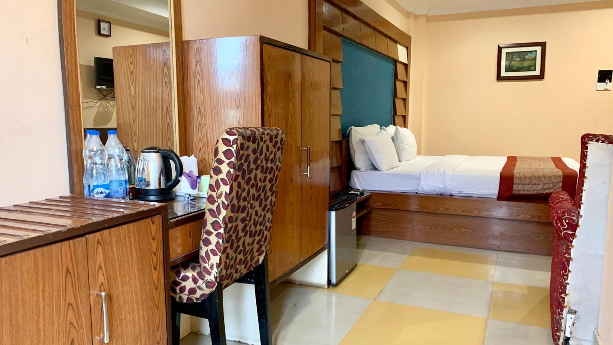 Hotel V-I Near Sea , Puri Private-Park -Gym-Spa Fully-Airconditioned-Hotel Lift-And-Parking-Facilities Breakfast-Included 외부 사진