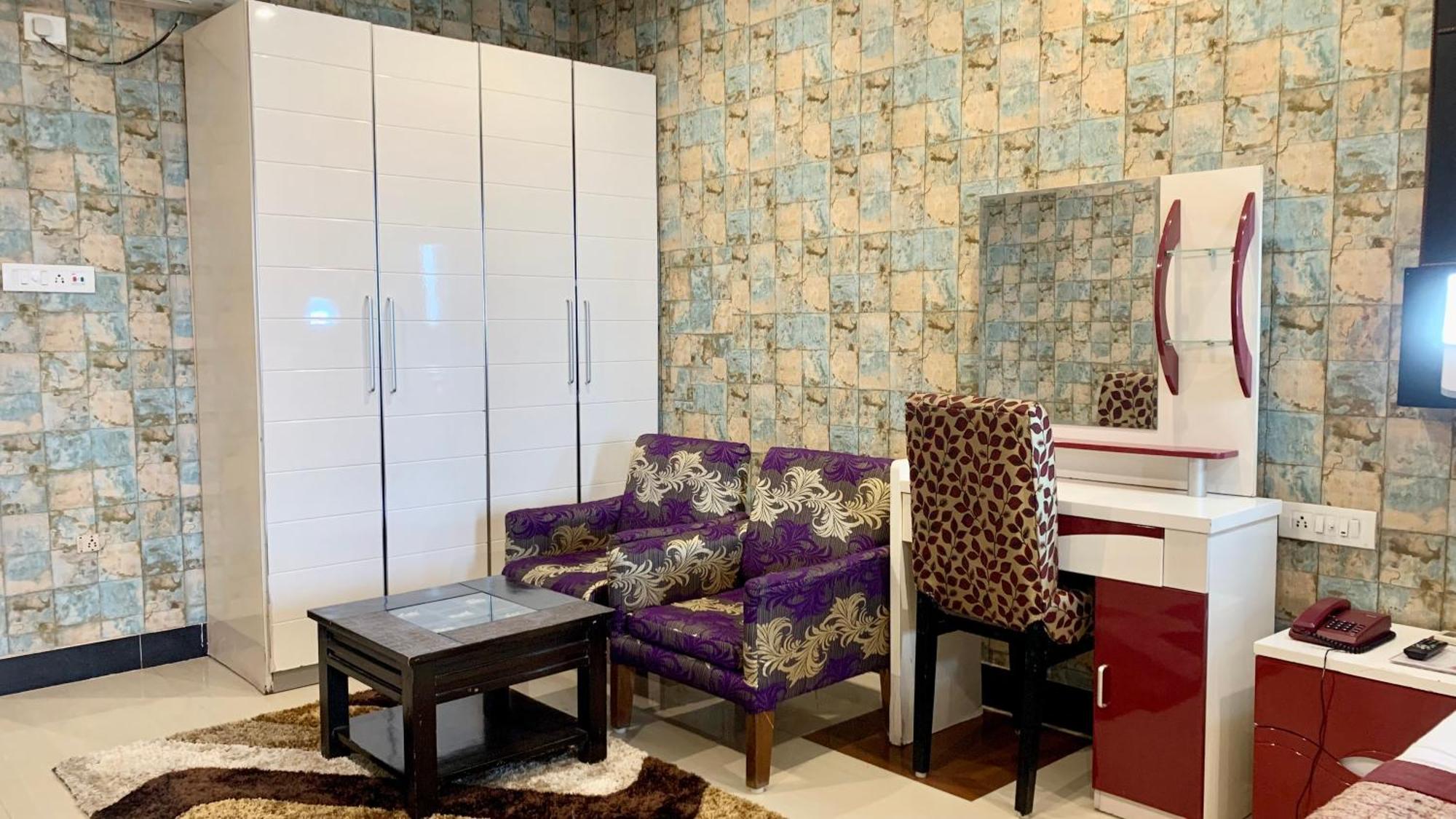 Hotel V-I Near Sea , Puri Private-Park -Gym-Spa Fully-Airconditioned-Hotel Lift-And-Parking-Facilities Breakfast-Included 외부 사진