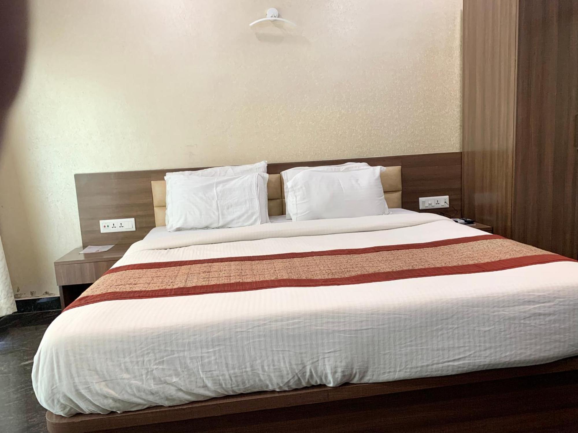 Hotel V-I Near Sea , Puri Private-Park -Gym-Spa Fully-Airconditioned-Hotel Lift-And-Parking-Facilities Breakfast-Included 외부 사진