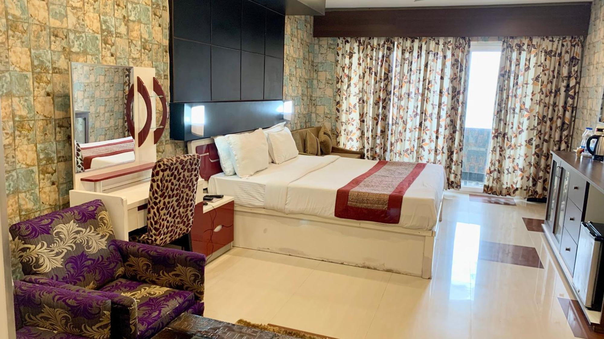 Hotel V-I Near Sea , Puri Private-Park -Gym-Spa Fully-Airconditioned-Hotel Lift-And-Parking-Facilities Breakfast-Included 외부 사진
