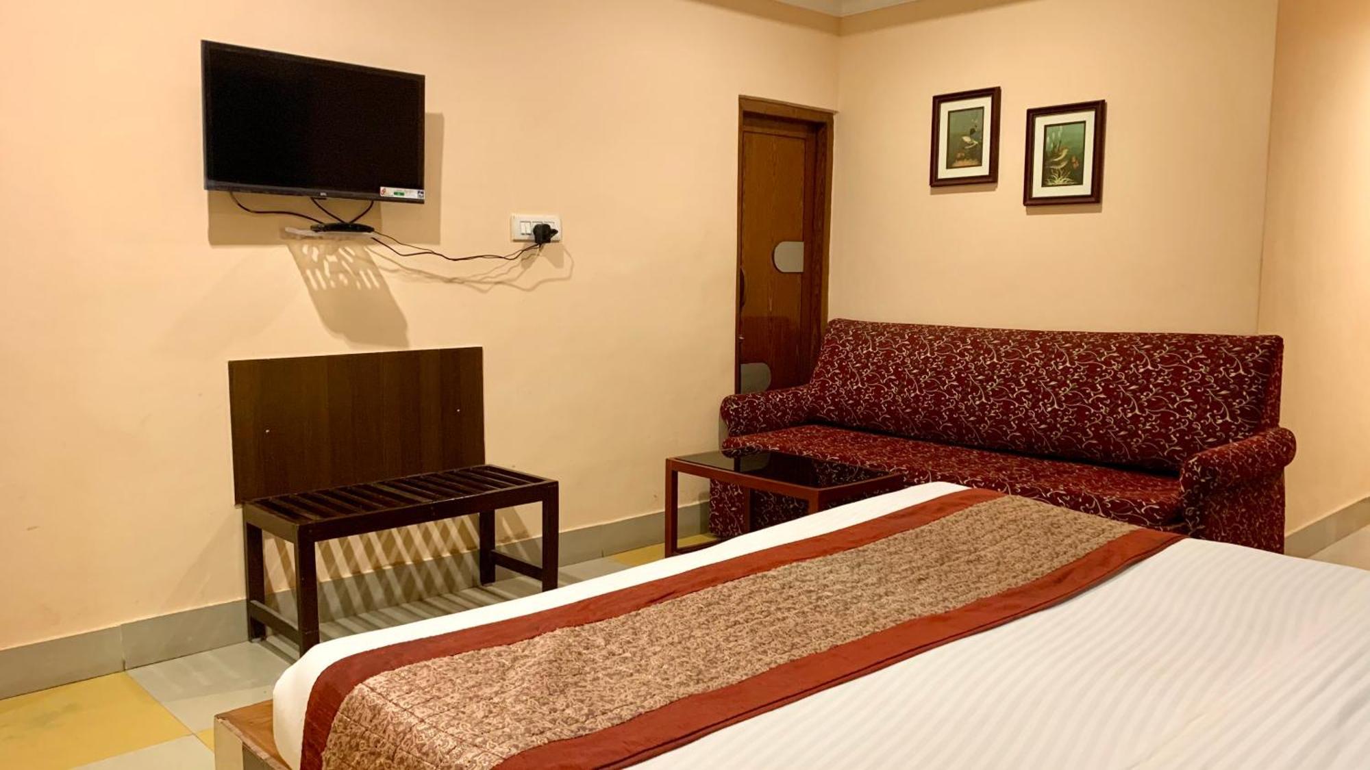 Hotel V-I Near Sea , Puri Private-Park -Gym-Spa Fully-Airconditioned-Hotel Lift-And-Parking-Facilities Breakfast-Included 외부 사진