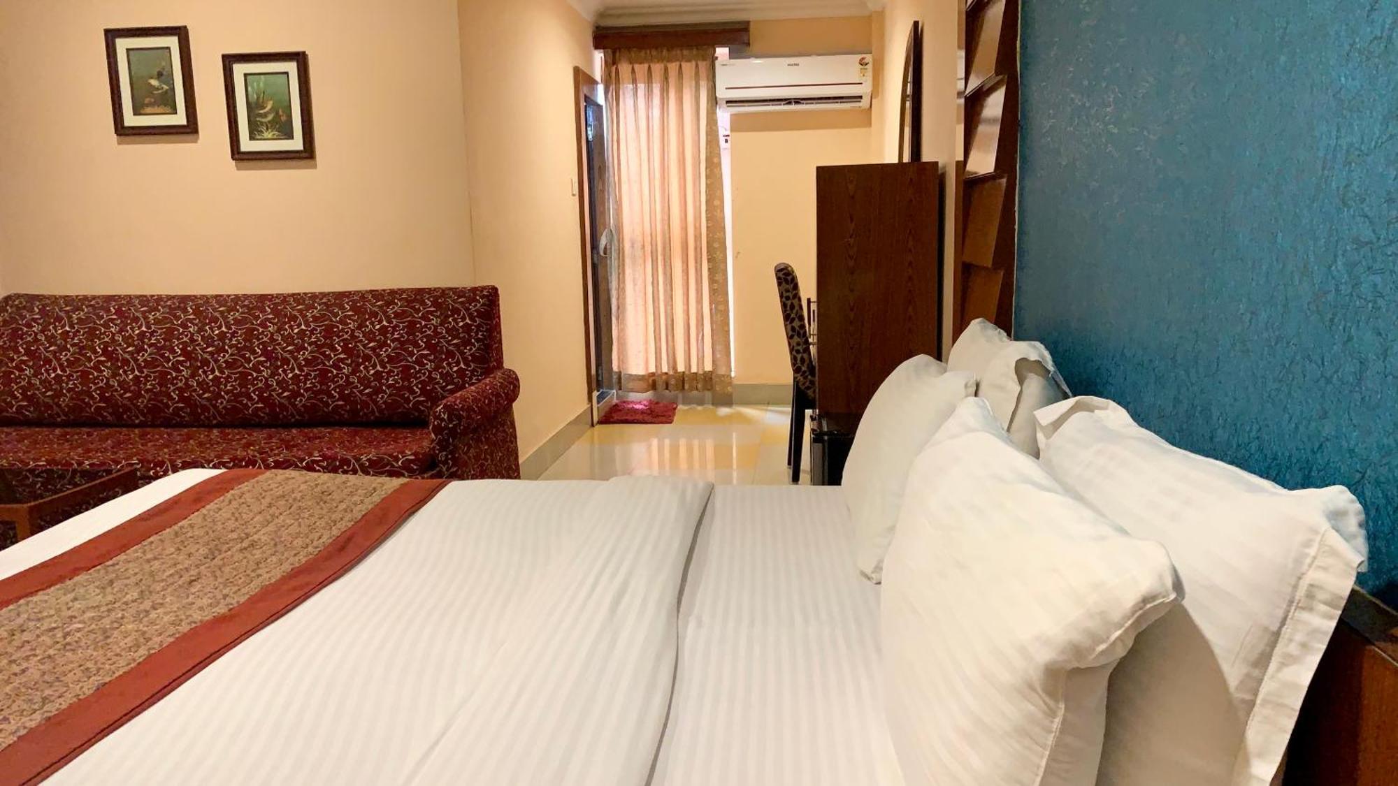 Hotel V-I Near Sea , Puri Private-Park -Gym-Spa Fully-Airconditioned-Hotel Lift-And-Parking-Facilities Breakfast-Included 외부 사진